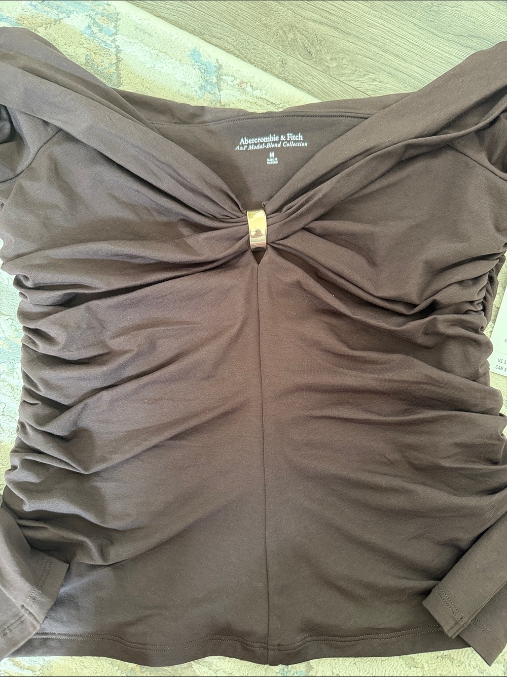 Abercrombie & Fitch Brown Ruched Off-Shoulder Long Sleeve Top with Center Clasp - Picture 4 of 5